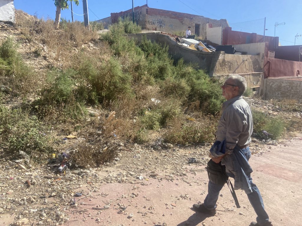 Josep Antoni Conejero durante su visita a Calle Corrales de Crevillent