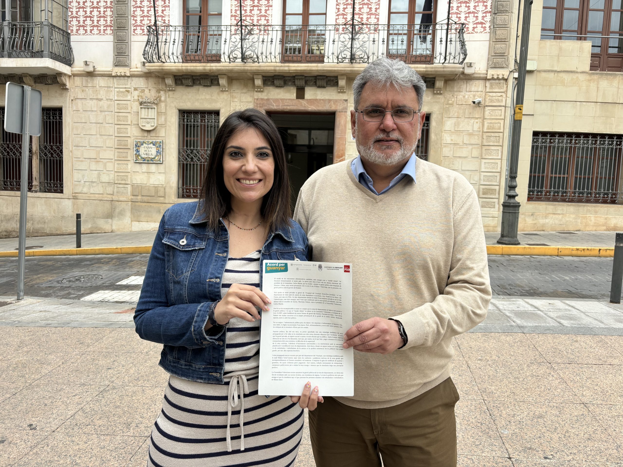 Virginia Moriel, portavoz de Compromís y Acord per Guanyar, y Manuel Penalva, portavoz del PSOE de Crevillent